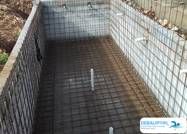 Pembesian Kolam Renang