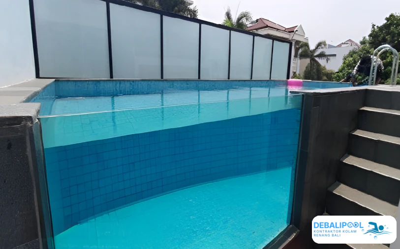 kolam renang kaca