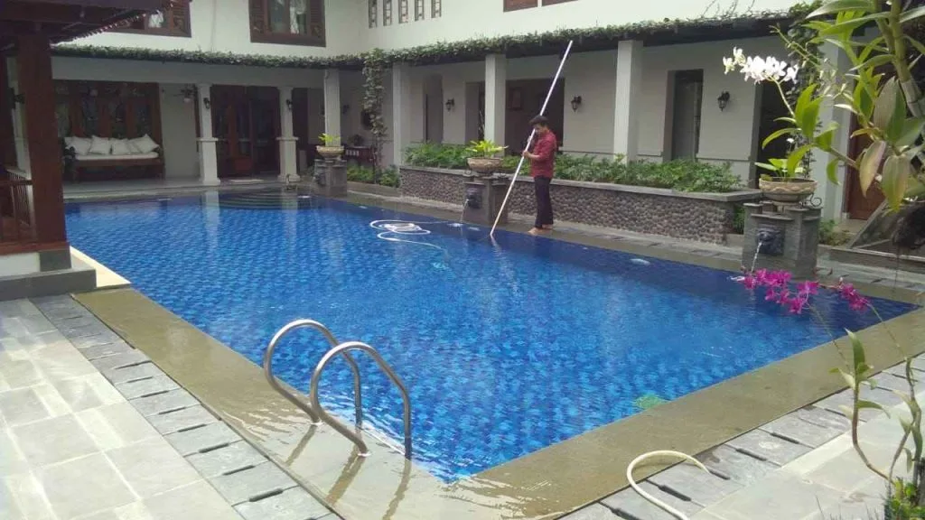 jasa-perawatan-kolam-renang-profesional-1024x576
